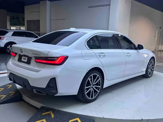 BMW 3 Series — Фото автомобиля 8