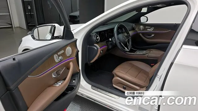 Mercedes-Benz E-Class — Фото автомобиля 11