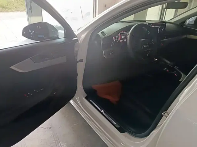 Audi A4L — Фото автомобиля 15