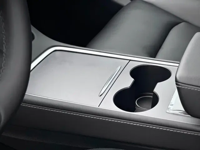 Tesla Model Y 2022 Facelift Rear-Wheel Drive Version — Фото автомобиля 12