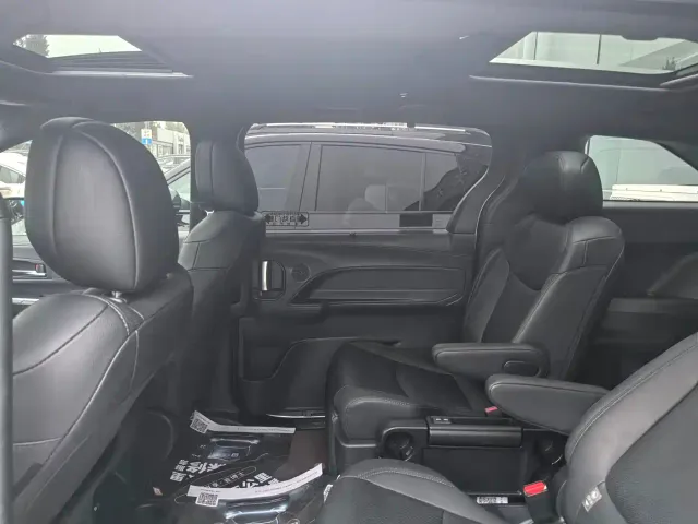 Toyota Sienna — Фото автомобиля 7