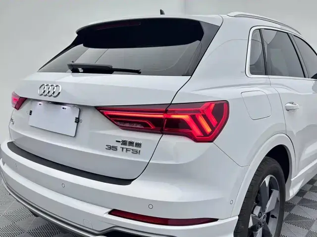 Audi Q3 — Фото автомобиля 11
