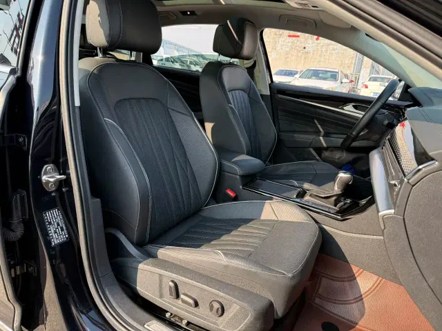 Volkswagen Passat — Фото автомобиля 11