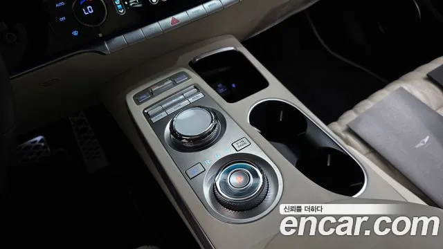 Genesis GV70 — Фото автомобиля 12