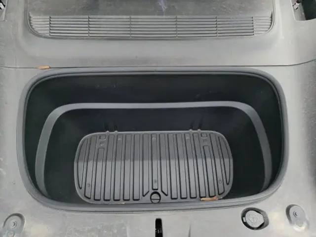 Tesla Model Y — Фото автомобиля 10