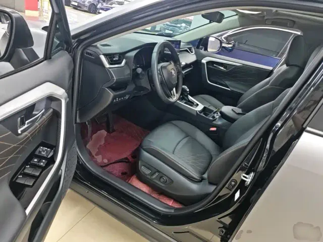 Toyota RAV4 — Фото автомобиля 15