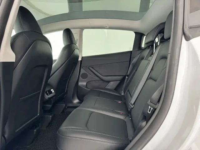 Tesla Model Y — Фото автомобиля 9