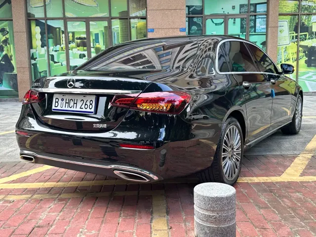 Mercedes-Benz E-Class — Фото автомобиля 4