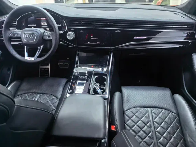 Audi Q8 — Фото автомобиля 9