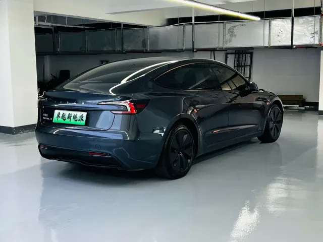 Tesla Model 3 — Фото автомобиля 8