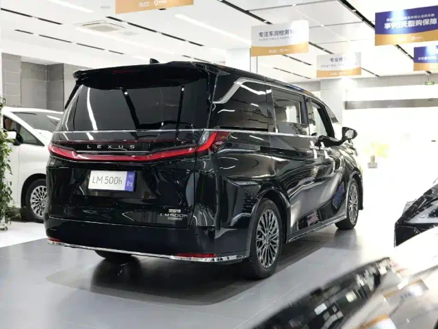 Lexus LM — Фото автомобиля 5