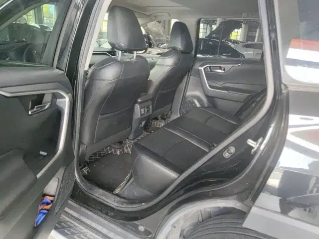 Toyota RAV4 — Фото автомобиля 5