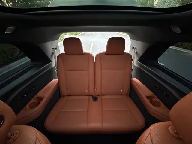 Li Auto L9 — Фото автомобиля 19