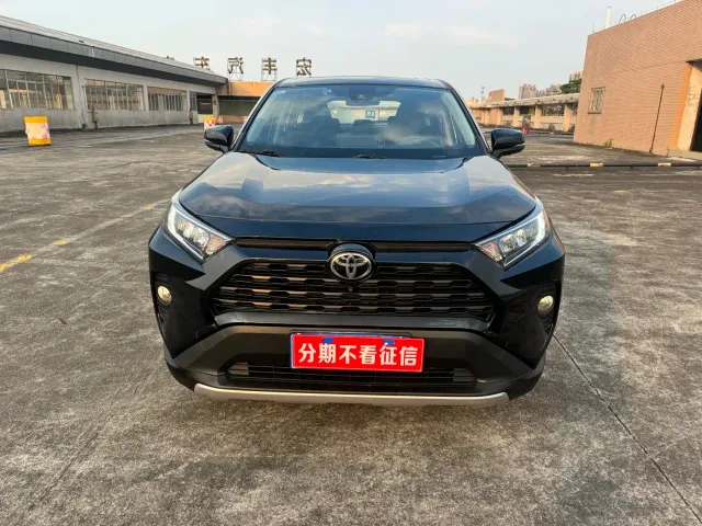 Toyota RAV4 — Фото автомобиля 2