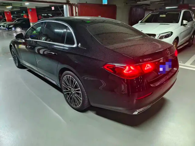 Mercedes-Benz E-Class — Фото автомобиля 4