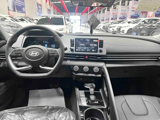 Hyundai Elantra — Фото автомобиля 9