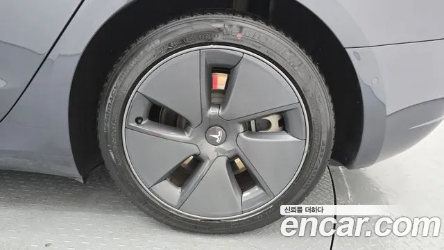 Tesla Model 3 — Фото автомобиля 6