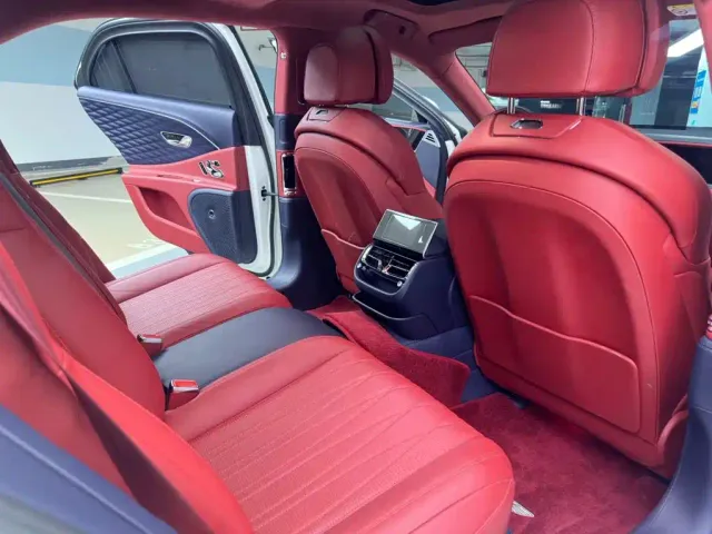 Bentley Flying Spur — Фото автомобиля 7