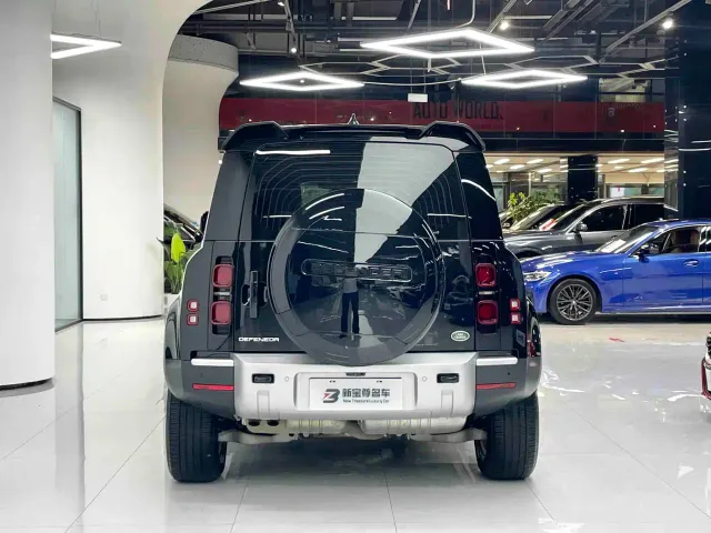 Land Rover Defender — Фото автомобиля 11