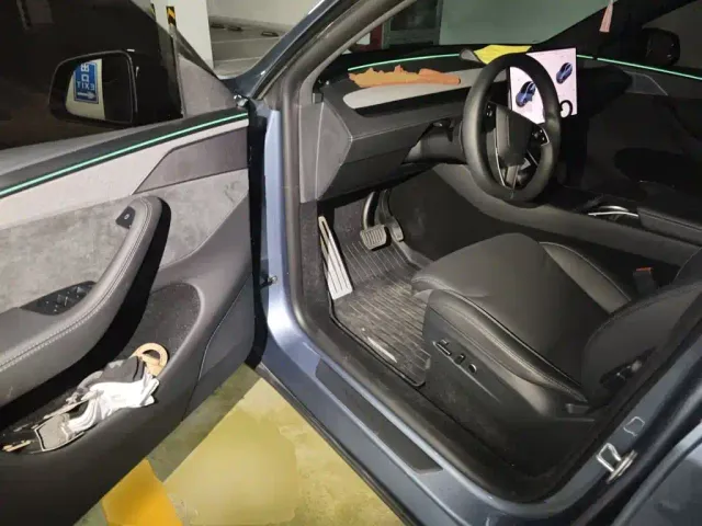 Tesla Model Y L — Фото автомобиля 12