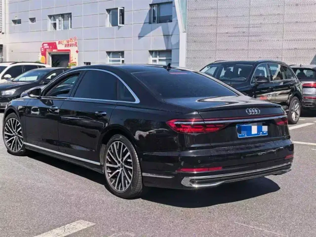 Audi A8 — Фото автомобиля 6