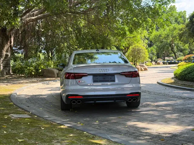 Audi S4 — Фото автомобиля 15