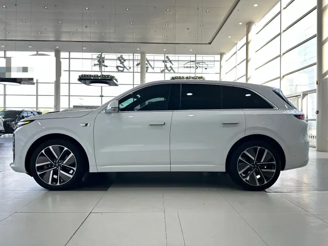 Li Auto L6 — Фото автомобиля 4