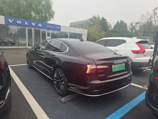 Volvo S90 — Фото автомобиля 5