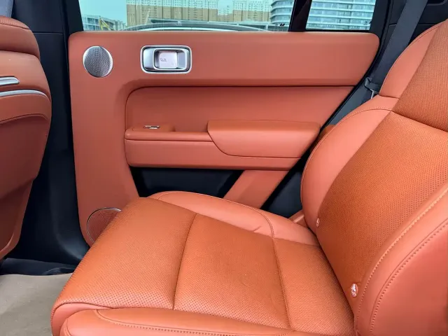 Li Auto L8 — Фото автомобиля 17