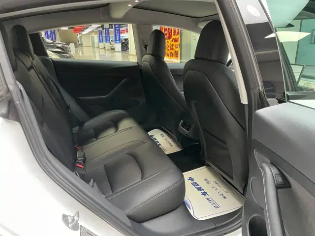Tesla Model 3 — Фото автомобиля 13