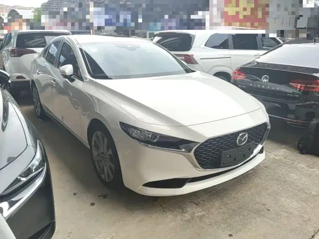 Mazda Axela — Фото автомобиля 3