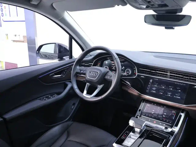 Audi Q7 — Фото автомобиля 14