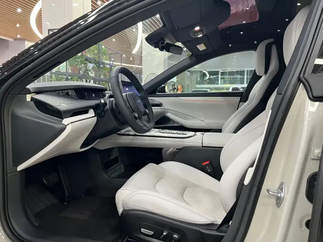 Xiaomi SU7 — Фото автомобиля 7
