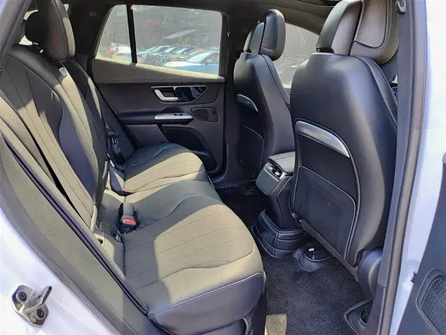 Mercedes-Benz EQE SUV — Фото автомобиля 11