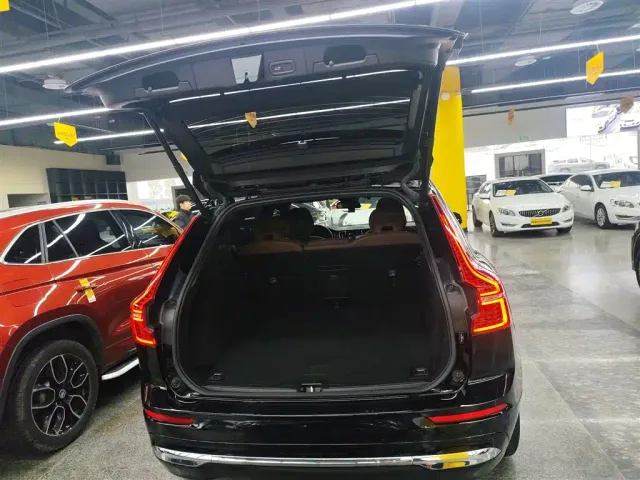 Volvo XC60 — Фото автомобиля 17