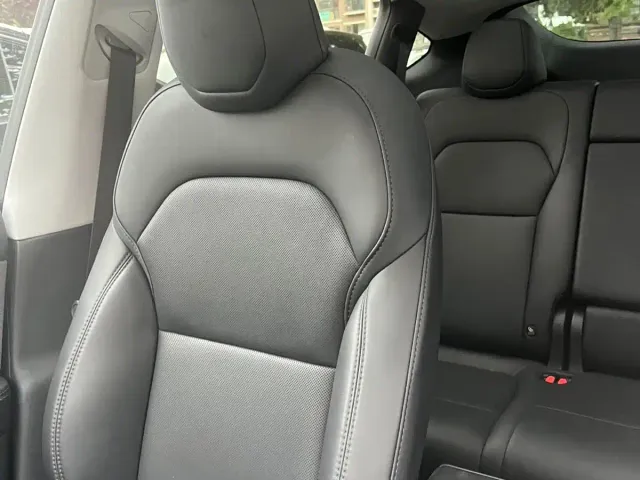 Tesla Model Y — Фото автомобиля 6
