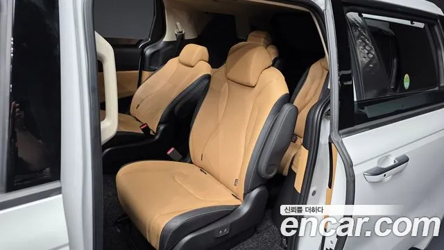 Kia Carnival Generation 4 — Фото автомобиля 15