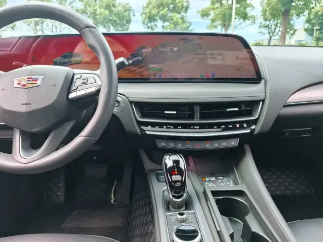 Cadillac CT5 — Фото автомобиля 14
