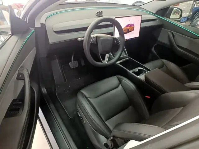 Tesla Model Y — Фото автомобиля 15