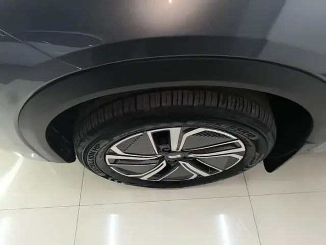 Geely Galaxy Starship 7 EM-i — Фото автомобиля 22