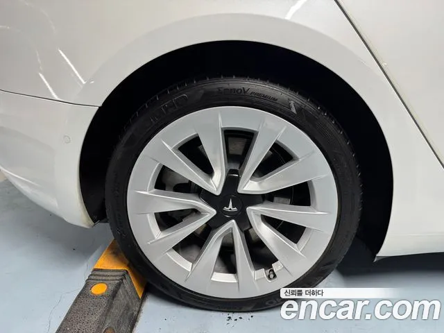 Tesla Model 3 — Фото автомобиля 6