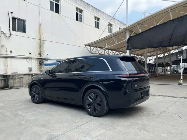 Li Auto L8 — Фото автомобиля 22