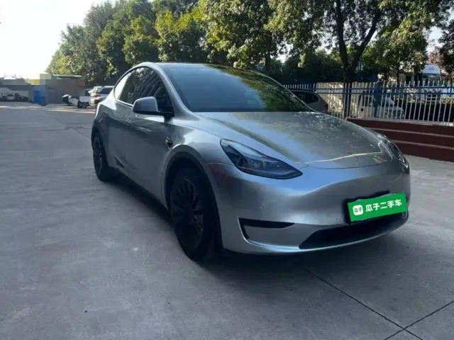 Tesla Model Y — Фото автомобиля 3