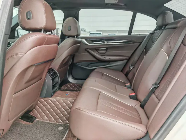 BMW 5 Series — Фото автомобиля 14