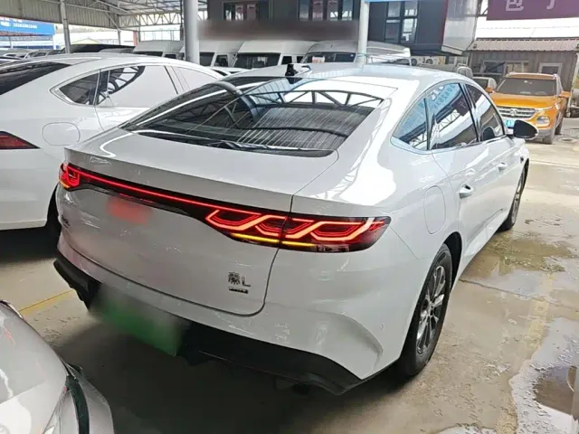 BYD Qin L — Фото автомобиля 6