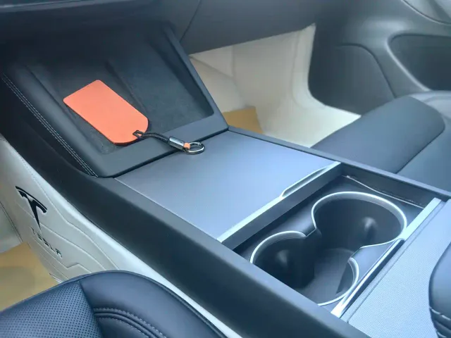 Tesla Model 3 — Фото автомобиля 7