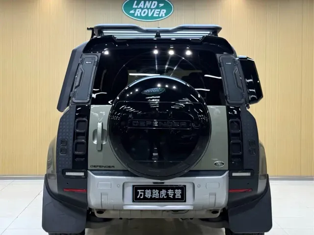 Land Rover Defender — Фото автомобиля 7