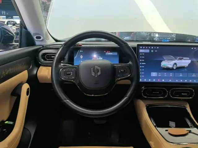 Leapmotor C11 — Фото автомобиля 10