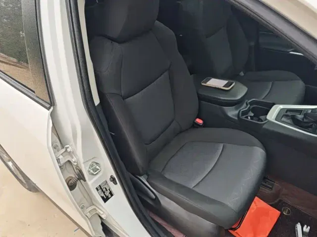 Toyota RAV4 — Фото автомобиля 24