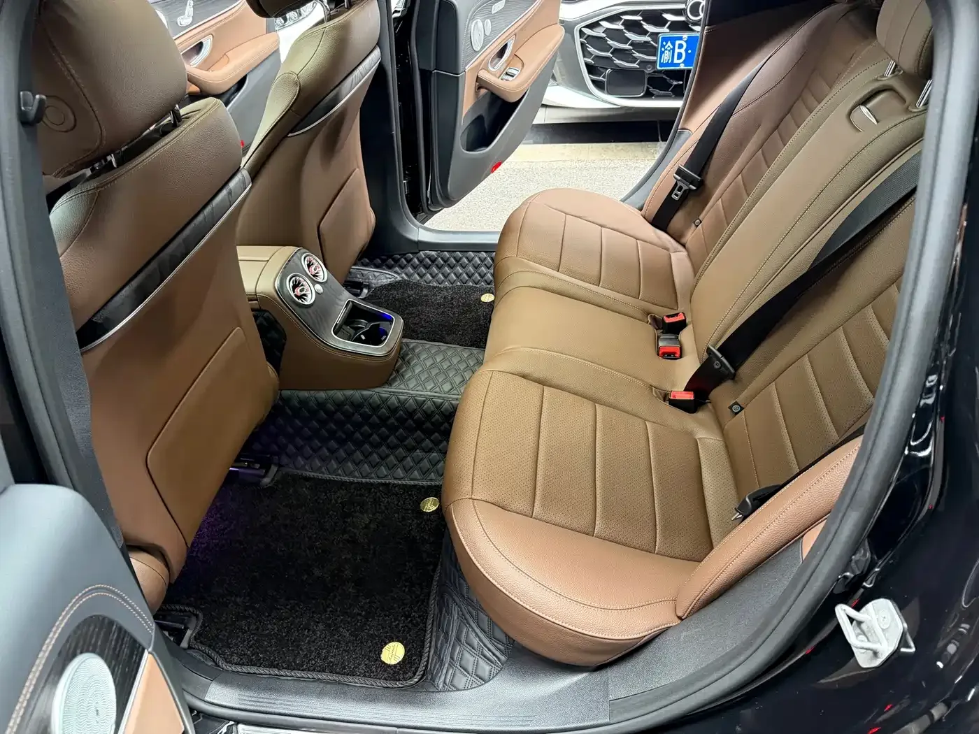 Mercedes-Benz Mercedes-Benz E-Class 2022 Facelift E 260 L Sport — Фото автомобиля 12